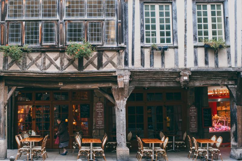 Outdoors community coffee shop (Photo by Maria Orlova via Pexels) Outdoors community coffee shop (Photo by Maria Orlova via Pexels)